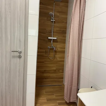 Ivano & Leo - Private Parking Apartman Zára