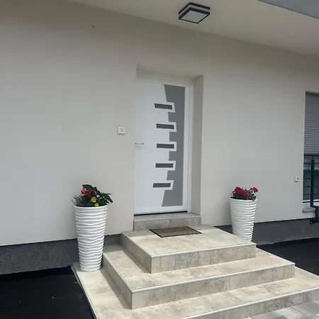 Ivano & Leo - Private Parking Apartman Zára