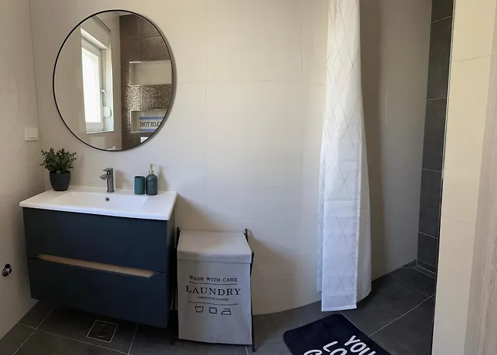 Ivano & Leo - Private Parking זאדאר