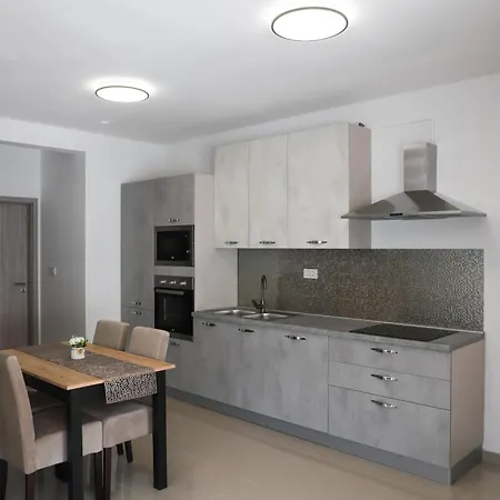 Ivano & Leo - Private Parking Lägenhet