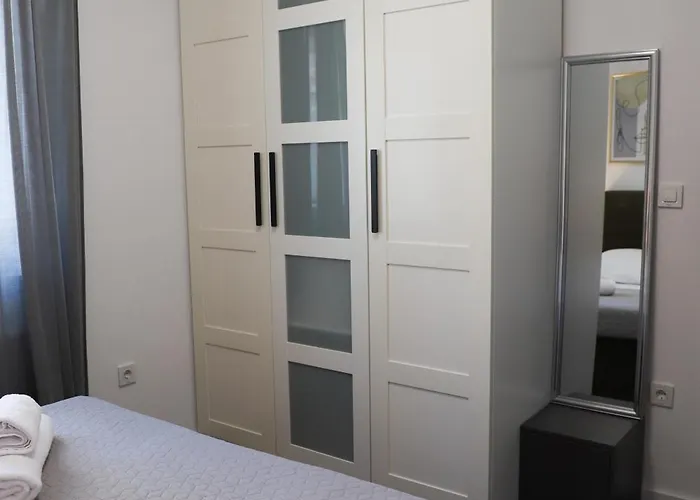 Ivano & Leo - Private Parking * Задар