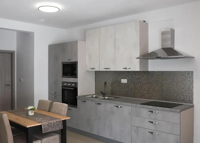 Ivano & Leo - Private Parking Апартаменты