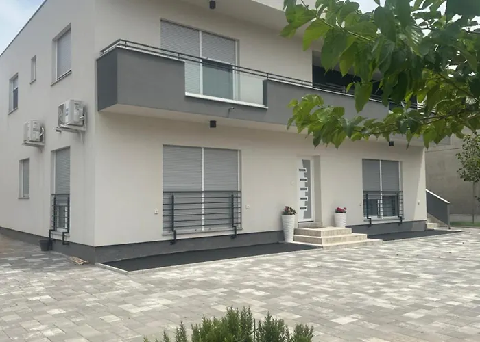 Апартаменты Ivano & Leo - Private Parking